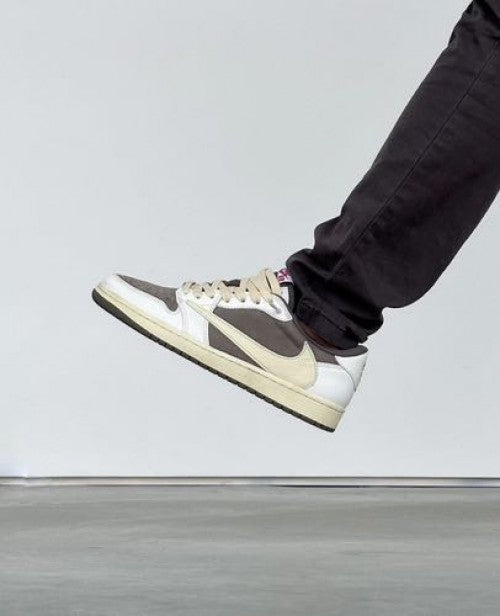 Air Jordan 1 Low X Travis Scott Revers Mocha