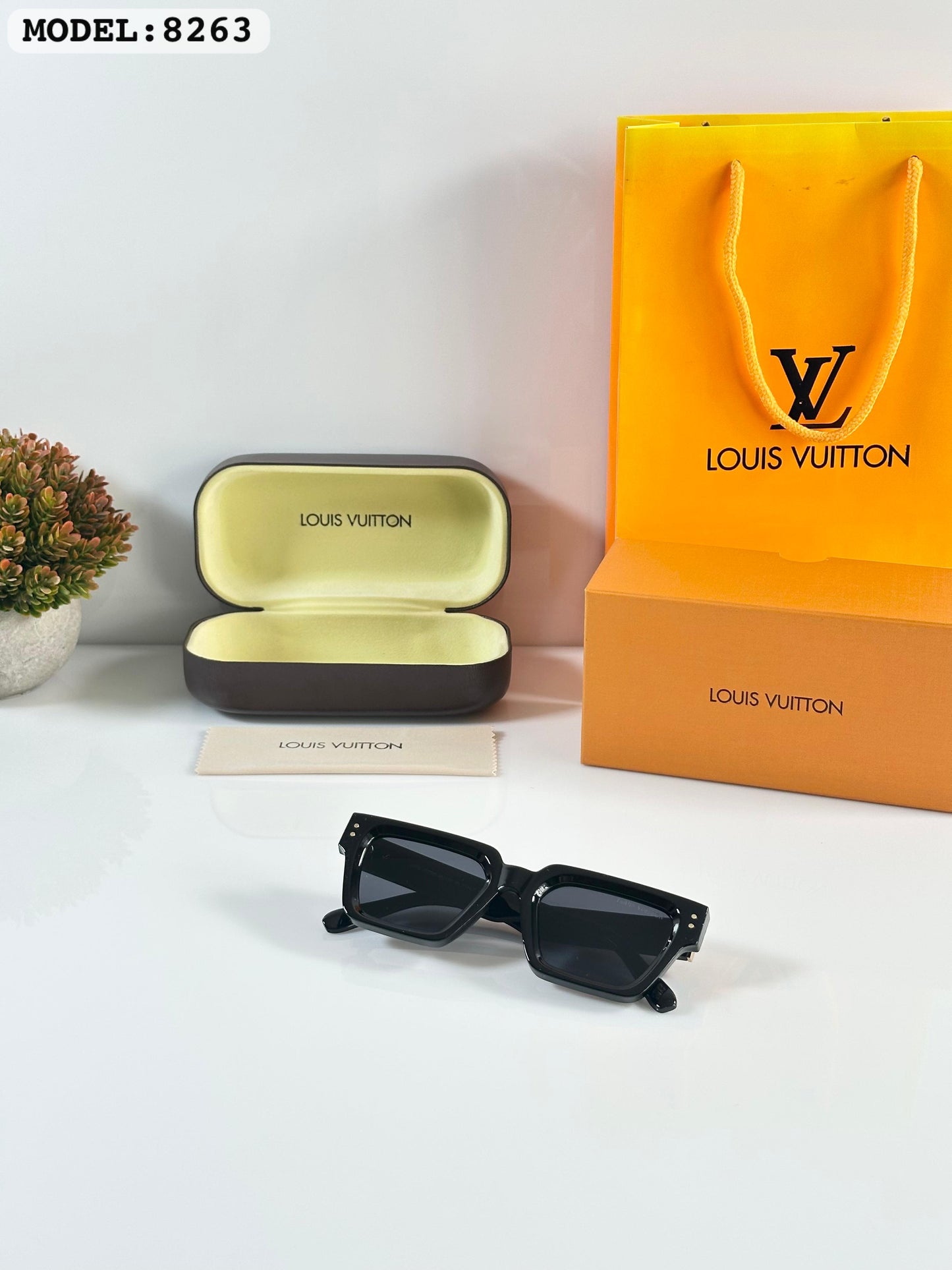 LOUI_S VUITTON 8263