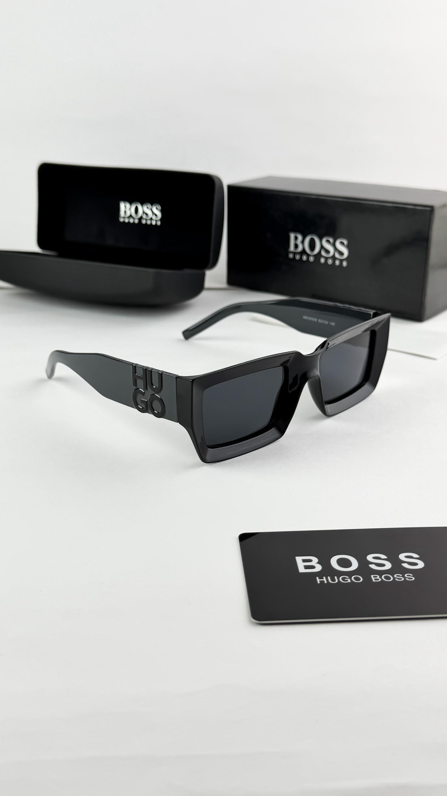 HUG_O BOSS GREY BLACK 1310