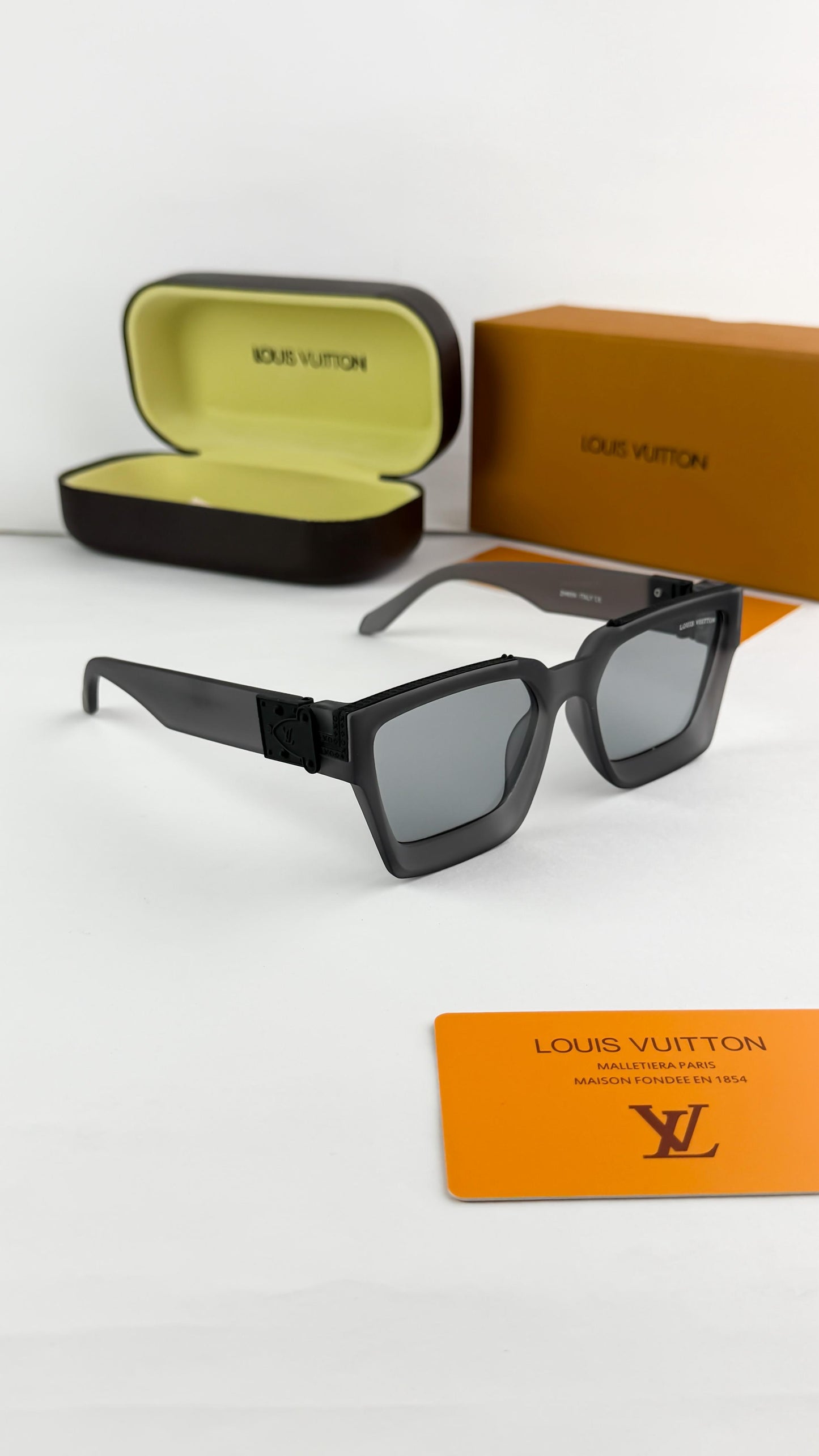 LOUIS VUITTO_N GREY 65N