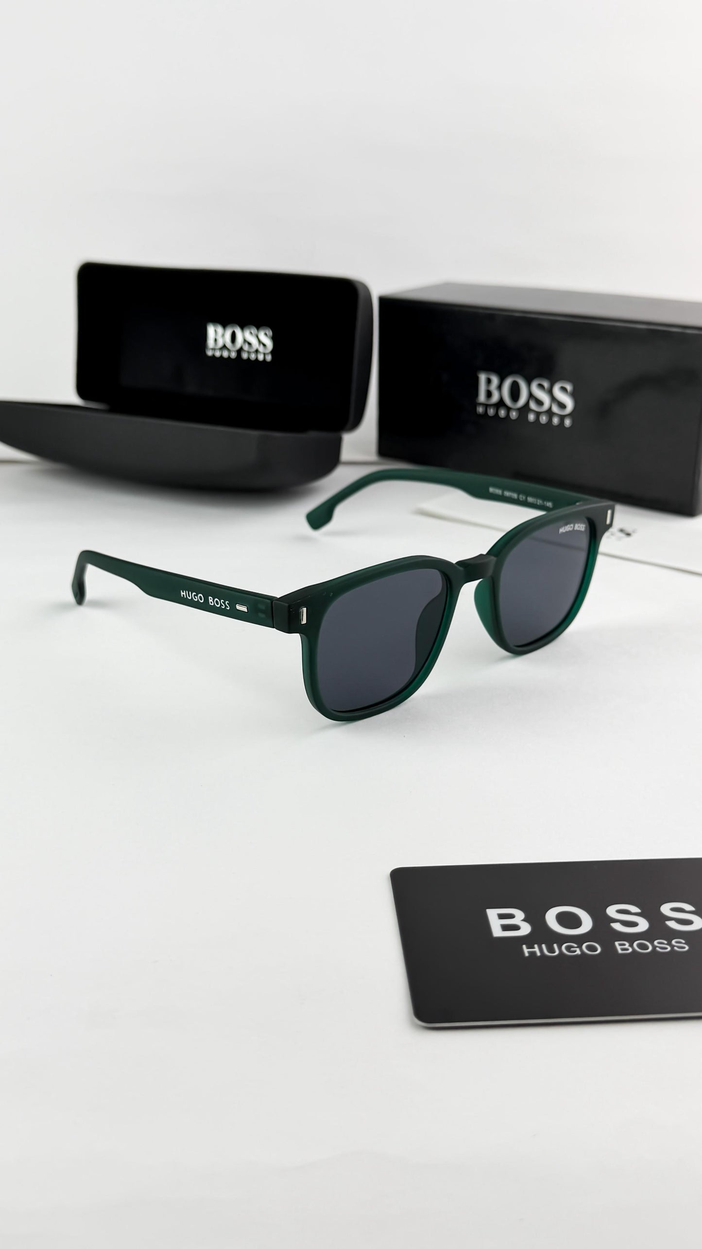 HUG_O BOSS GREEN 0970 SUNGLASSES