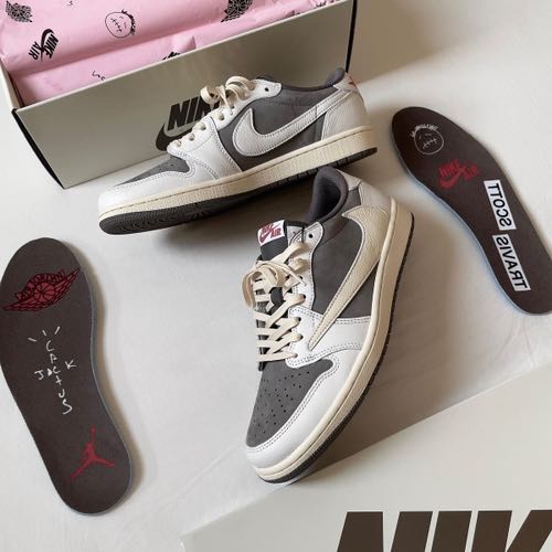 Air Jordan 1 Low X Travis Scott Revers Mocha