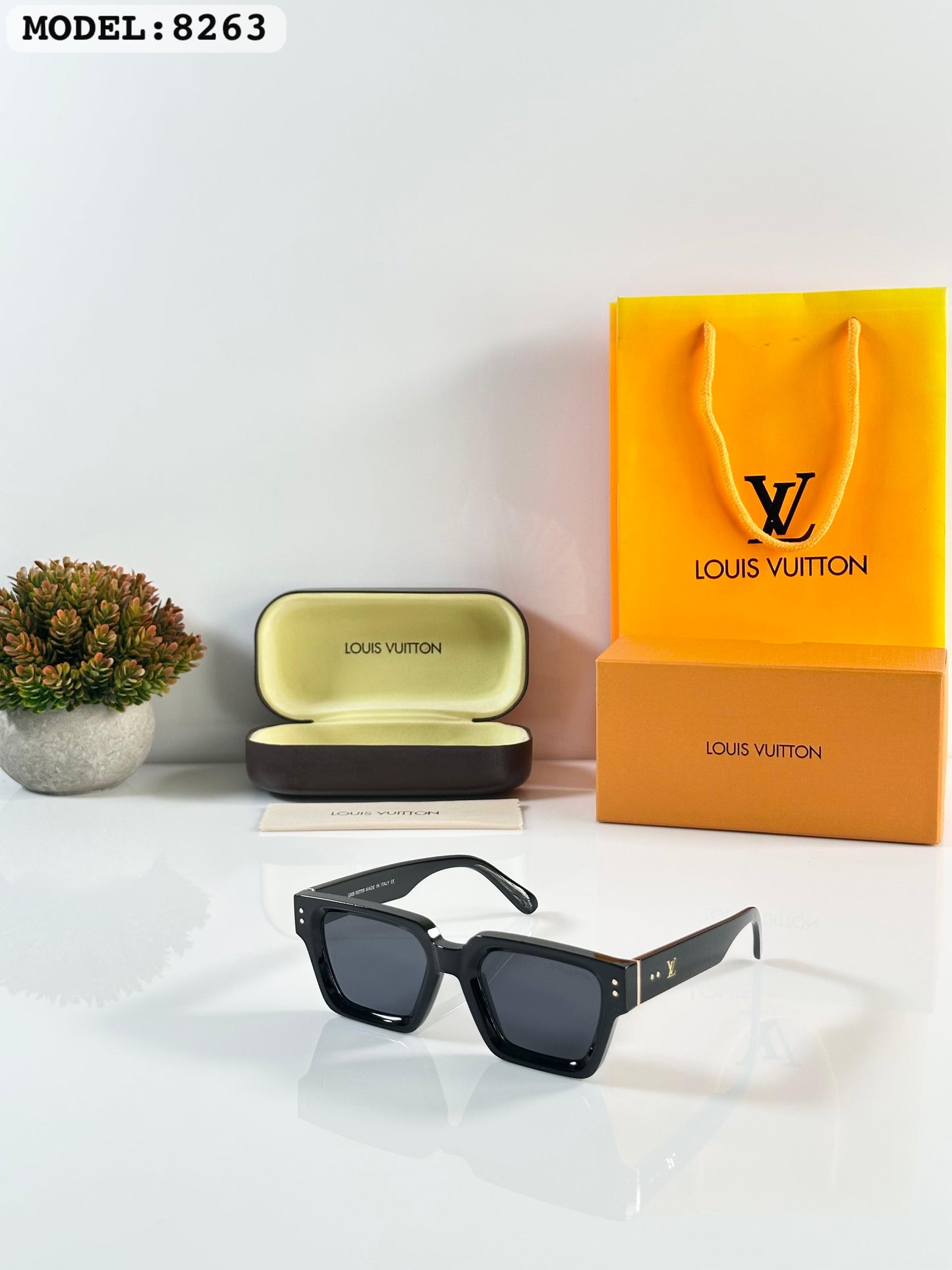 LOUI_S VUITTON 8263