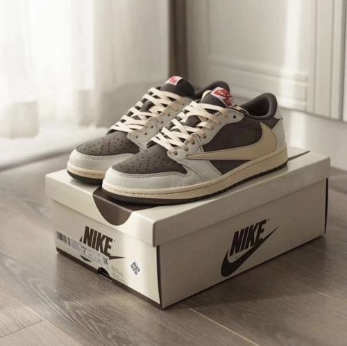 Air Jordan 1 Low X Travis Scott Revers Mocha